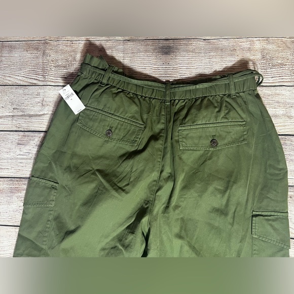 NWT Gap Cargos - Picture 4 of 11